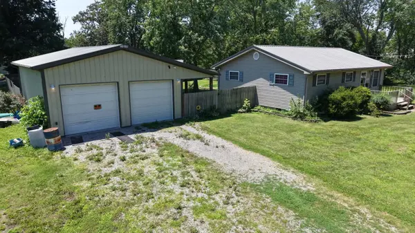 1006 Diamond ST, Benton, IL 62812