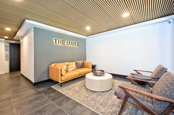 9396 Landings LN #207, Des Plaines, IL 60016