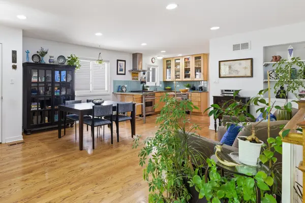 1429 W Huron ST, Chicago, IL 60642