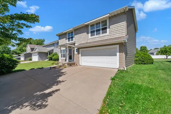 5922 VALLEY DR, Bettendorf, IA 52722
