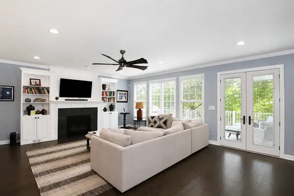 1248 LAKE SHORE DR, Lisle, IL 60532