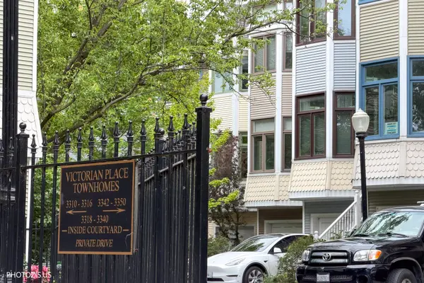 3320 N Racine AVE, Chicago, IL 60657
