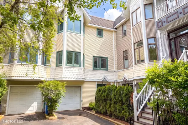 3320 N Racine AVE, Chicago, IL 60657