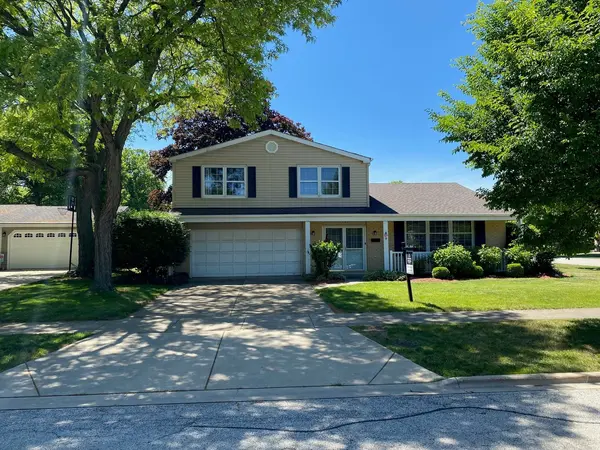 1502 S Harvard AVE, Arlington Heights, IL 60005