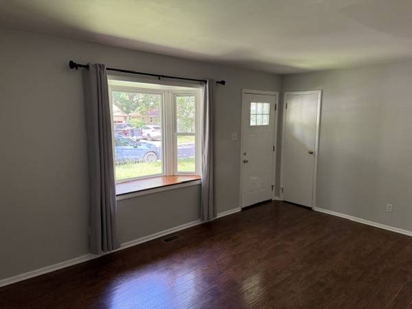 1023 W Laurel ST, Carbondale, IL 62901