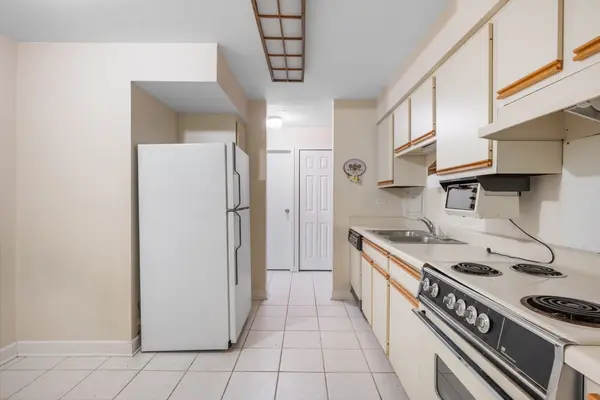 1605 E Central RD #106A, Arlington Heights, IL 60005