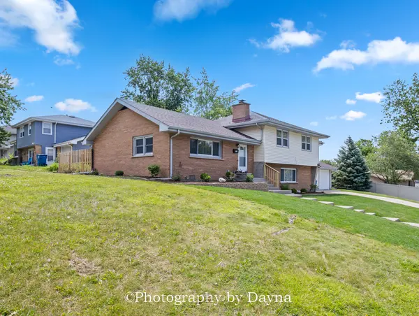 212 Valley AVE, Bradley, IL 60915