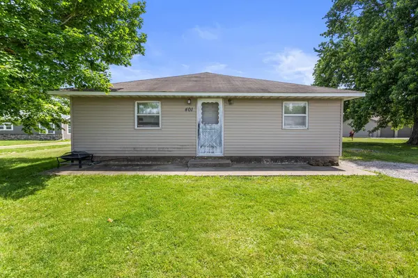 401 Woodworth DR, Tolono, IL 61880
