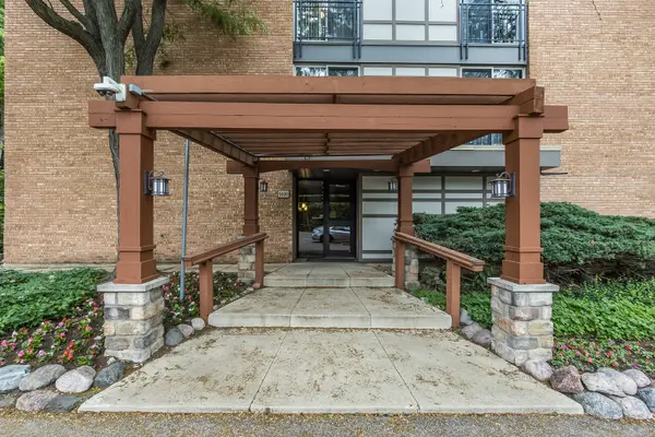 5830 Oakwood DR #3K, Lisle, IL 60532