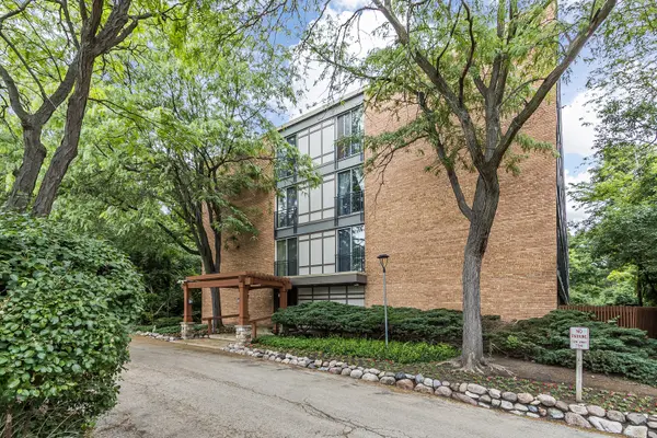5830 Oakwood DR #3K, Lisle, IL 60532