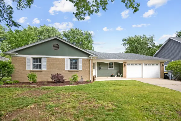 810 N Allen AVE, Mchenry, IL 60050