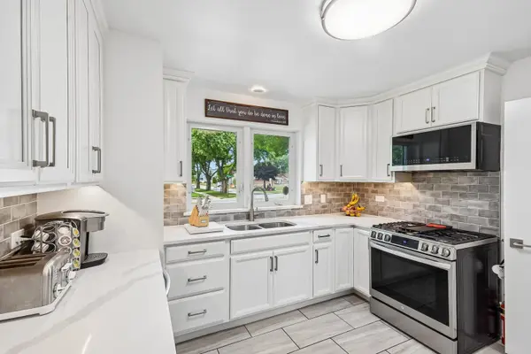 9329 Lincoln AVE, Brookfield, IL 60513