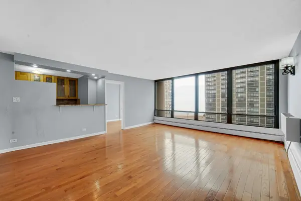 5740 N Sheridan RD #11A, Chicago, IL 60660