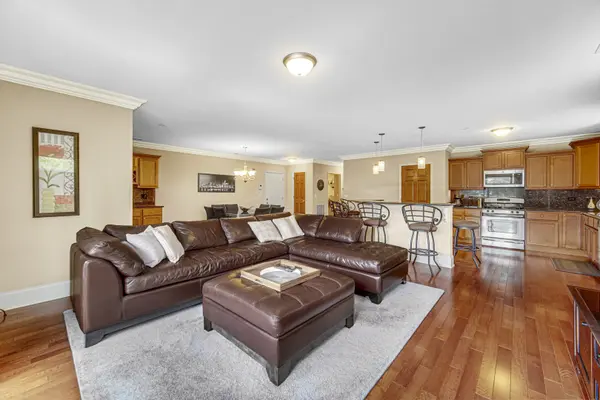 405 W Pierce RD #201, Itasca, IL 60143