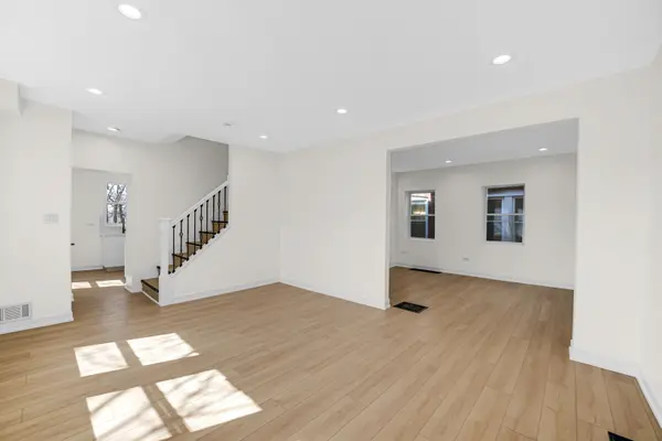 8758 S Wabash AVE, Chicago, IL 60619