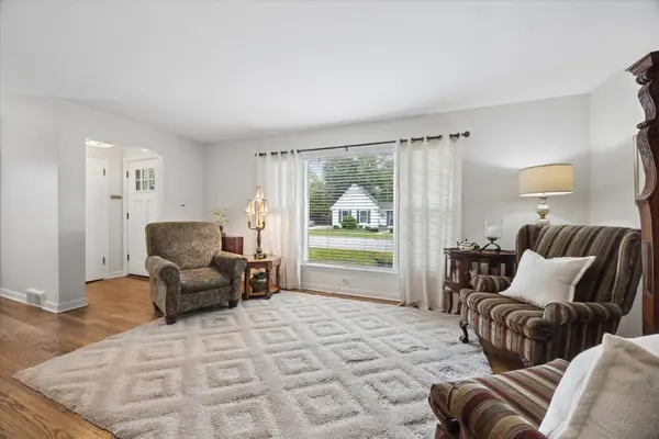 803 E Harrison AVE, Wheaton, IL 60187