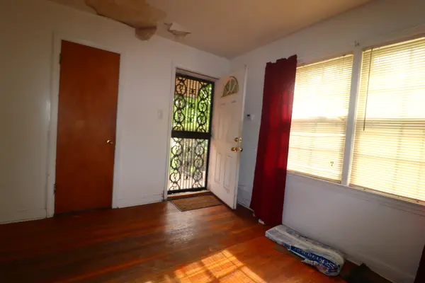 8821 S Eggleston AVE, Chicago, IL 60620