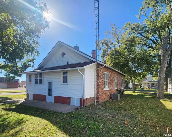 202 N VICTOR ST, Christopher, IL 62822