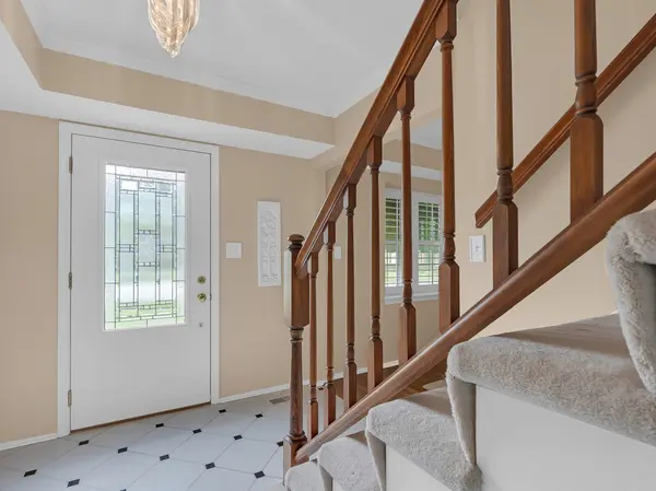 5 Knight Hill LN, Buffalo Grove, IL 60089