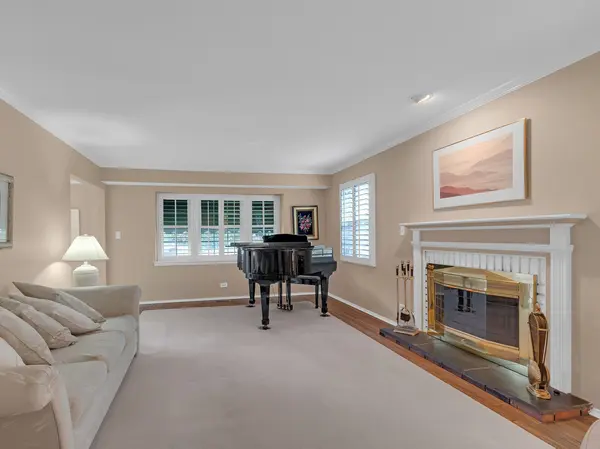 5 Knight Hill LN, Buffalo Grove, IL 60089