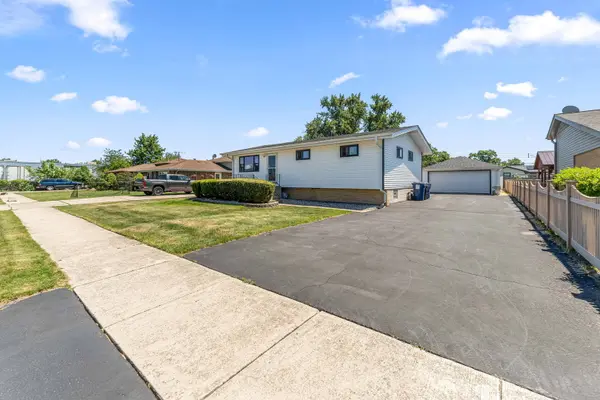 7717 W 81st ST, Bridgeview, IL 60455
