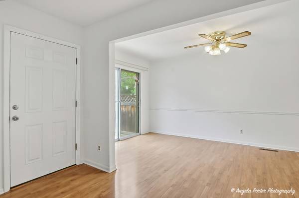 915 Royal DR #4, Mchenry, IL 60050