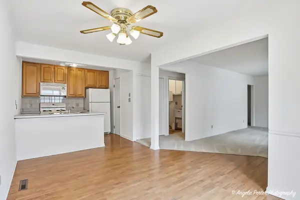 915 Royal DR #4, Mchenry, IL 60050