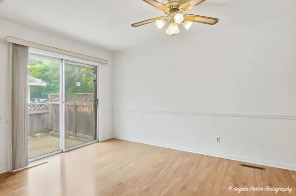 915 Royal DR #4, Mchenry, IL 60050