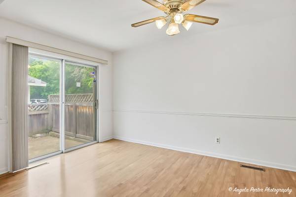 915 Royal DR #4, Mchenry, IL 60050