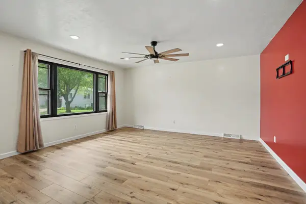 4646 Madison CT, Davenport, IA 52806