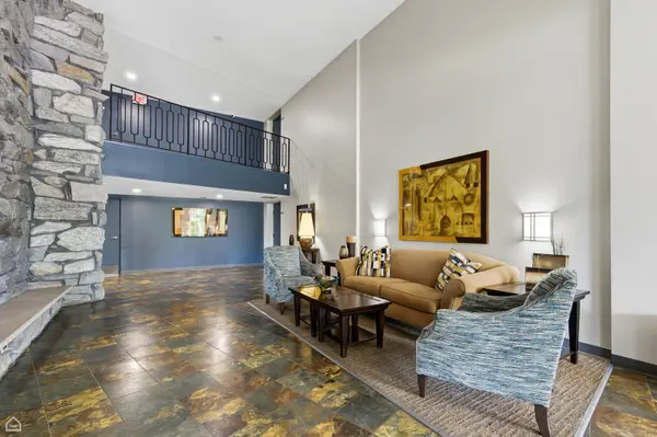 1198 Royal Glen DR #126, Glen Ellyn, IL 60137