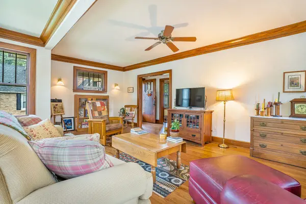 348 W Palatine RD, Palatine, IL 60067