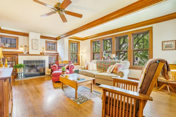 348 W Palatine RD, Palatine, IL 60067