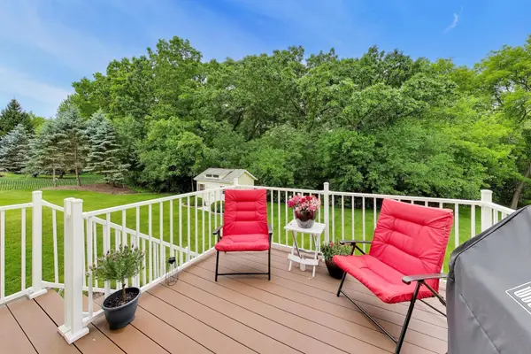 435 Oak Grove CIR, Wauconda, IL 60084