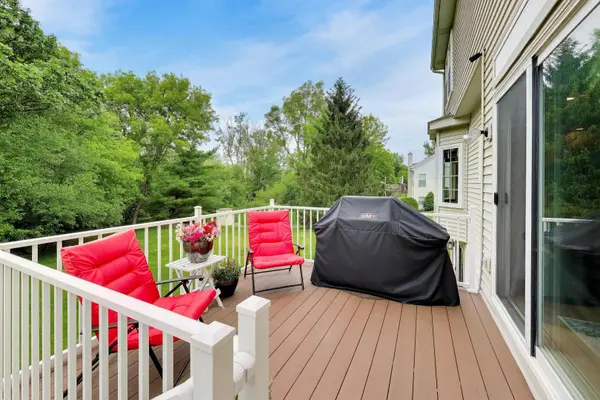 435 Oak Grove CIR, Wauconda, IL 60084