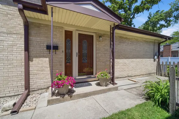 9523 Laramie AVE, Skokie, IL 60077