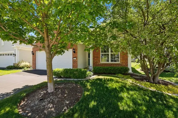 13273 Bluebird LN, Huntley, IL 60142