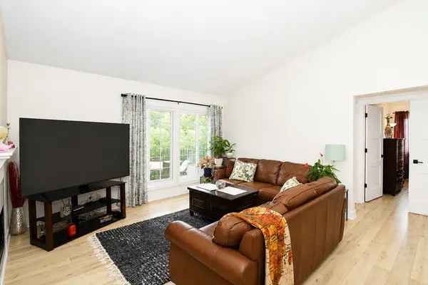 466 S President ST #304, Carol Stream, IL 60188