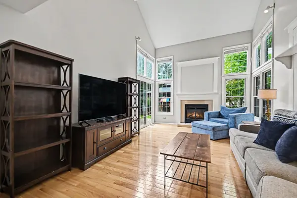 724 Warwick LN, Lake Zurich, IL 60047
