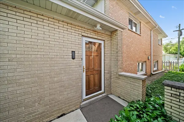 3715 Greenleaf ST, Skokie, IL 60076