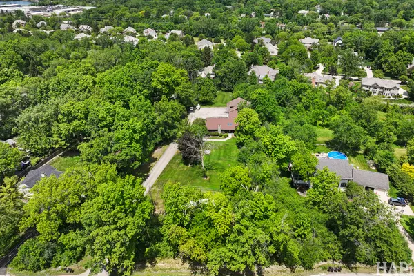 15192 W Rockland RD, Libertyville, IL 60048