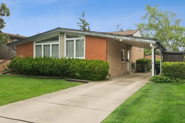 8501 W Normal AVE, Niles, IL 60714