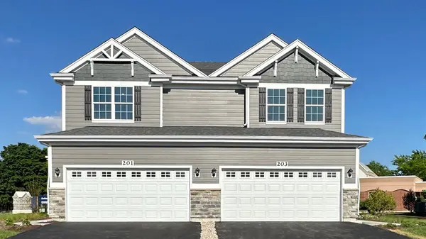 264 Charlestowne Lakes DR, St. Charles, IL 60174