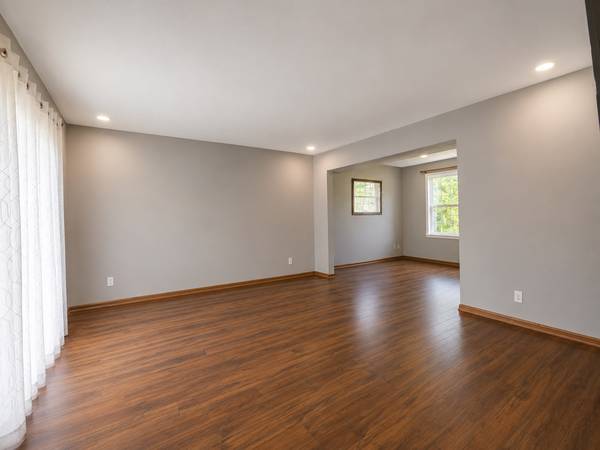 2054 Mission Hills DR, Elgin, IL 60123