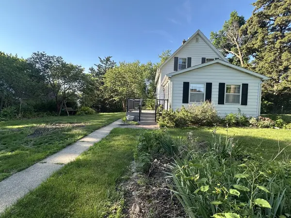 1615 W 15th ST, Davenport, IA 52804