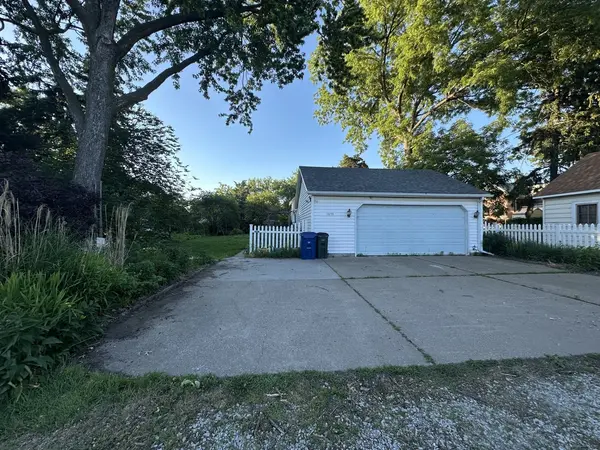 1615 W 15th ST, Davenport, IA 52804