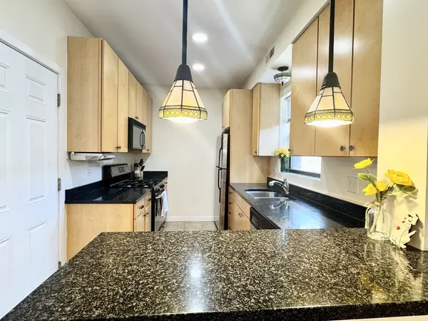 6827 N Lakewood AVE #2E, Chicago, IL 60626