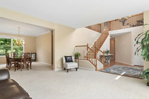 460 W Haleys Hill CT, Palatine, IL 60074