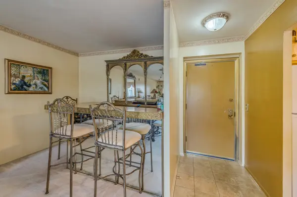 720 Wellington AVE #307, Elk Grove Village, IL 60007