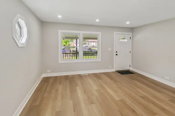 310 Rosewood AVE, Buffalo Grove, IL 60089